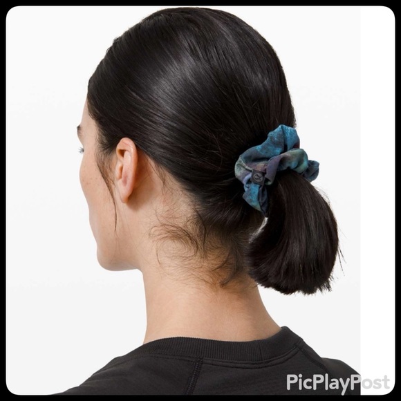Lululemon Uplifting Scrunchie Set of 2 in Cosmic Blue and Arctic Plum (NWT) - Picture 2 of 9
